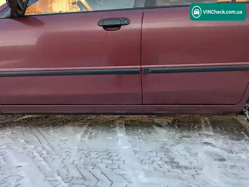 Mazda 323 1998, фото з оголошення 2 з 20, VIN JMZBJ12L200144806