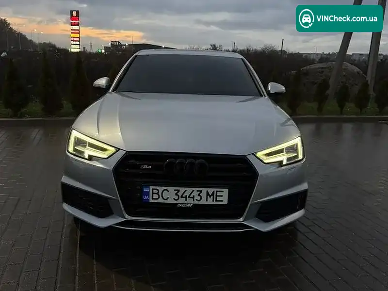 Audi A4 2018, фото з оголошення 1 з 11, VIN WAUENAF41JA064757