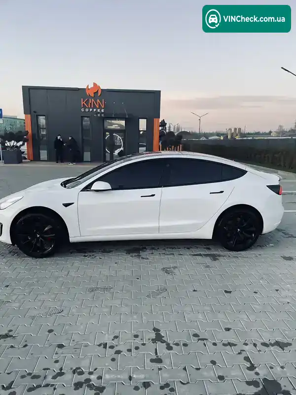Tesla Model 3 2018, фото з оголошення 2 з 21, VIN 5YJ3E1EA4JF012399