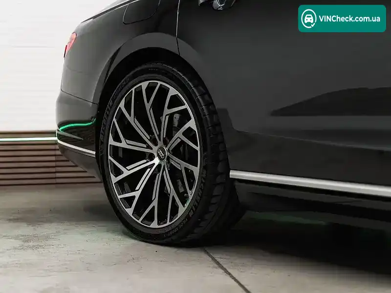 Audi A8 2018, фото з оголошення 2 з 20, VIN WAUZZZF81JN006342