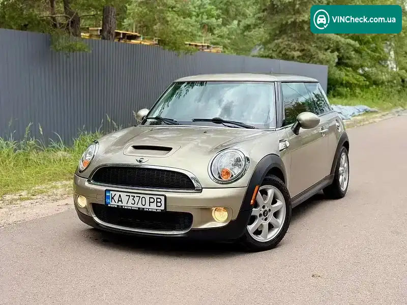 MINI Hatch 2010, фото з оголошення 1 з 20, VIN WMWMF7C51ATZ73921