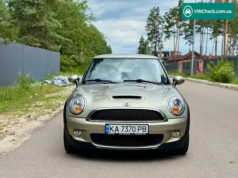 MINI Hatch 2010, фото з оголошення 2 з 20, VIN WMWMF7C51ATZ73921