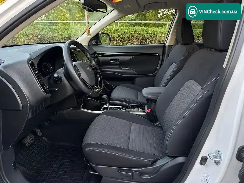 Mitsubishi Outlander 2021, фото з оголошення 2 з 7, VIN JMBXTGF2WLZ002035