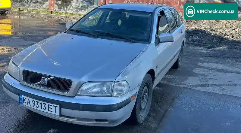 Volvo V40 1998, фото з оголошення 1 з 8, VIN YV1VW7113XF328141