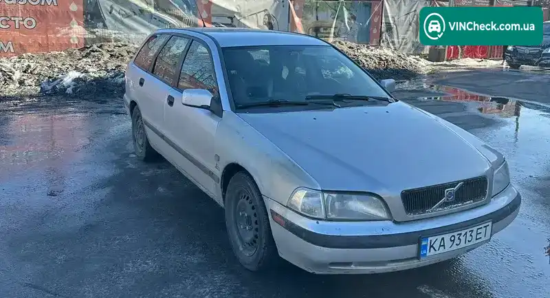 Volvo V40 1998, фото з оголошення 2 з 8, VIN YV1VW7113XF328141