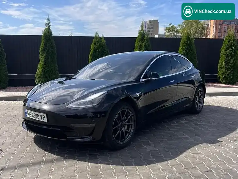 Tesla Model 3 2019, фото з оголошення 2 з 9, VIN 5YJ3E1EA7KF399760