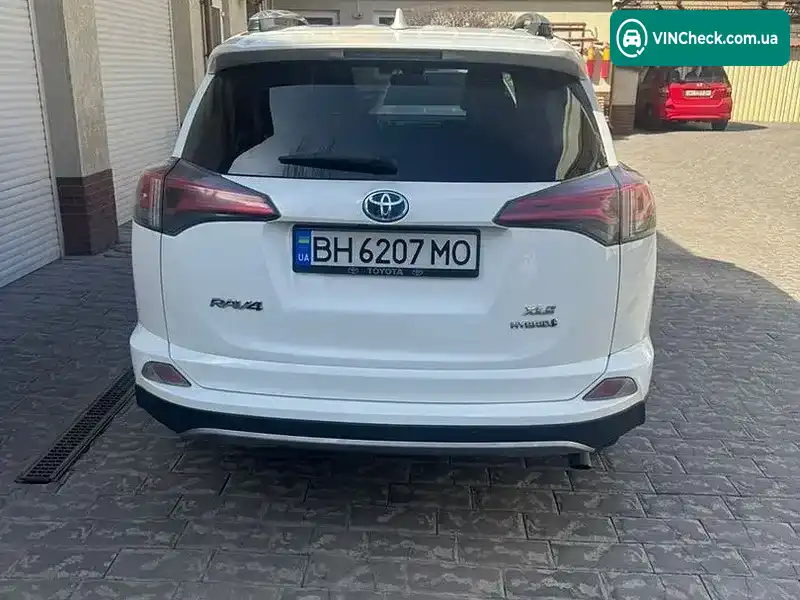 Toyota RAV4 2018, фото з оголошення 2 з 9, VIN JTMRJREVXJD210418