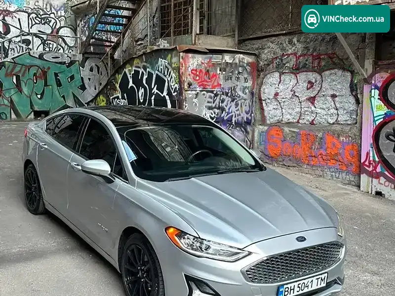 Ford Fusion 2019, фото з оголошення 2 з 21, VIN 3FA6P0LU1KR226173