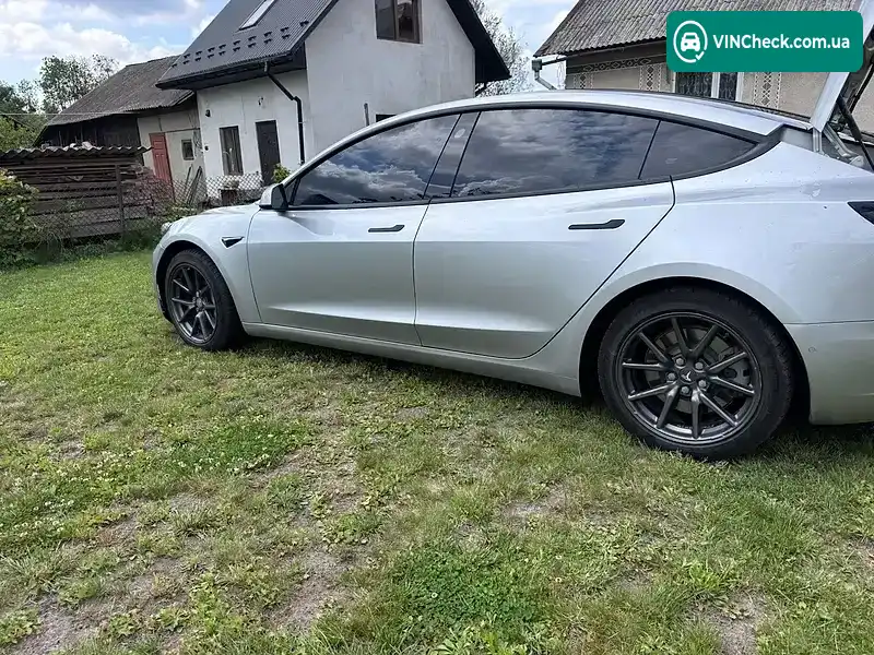 Tesla Model 3 2018, фото з оголошення 2 з 10, VIN 5YJ3E1EB8JF122204