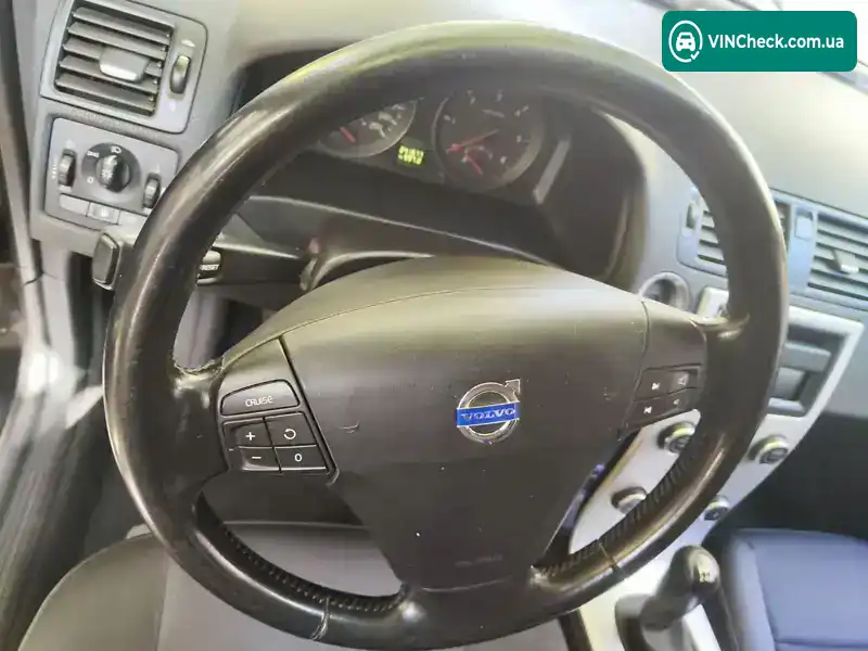 Volvo S40 2010, фото з оголошення 2 з 11, VIN YV1MS76F2A2512743