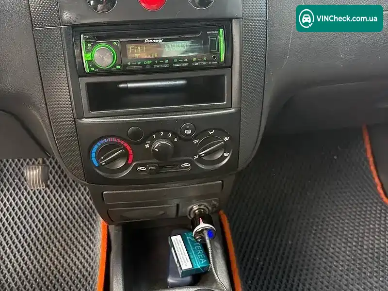 Chevrolet Aveo 2005, фото з оголошення 2 з 16, VIN Y6DSF69YE6B542074