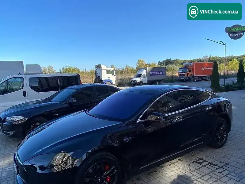 Tesla Model S 2014, фото з оголошення, VIN 5YJSA1H15EFP39303