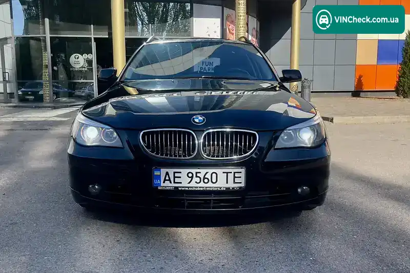 BMW 5 Series 2005, фото з оголошення 2 з 14, VIN WBANS71030CP28947