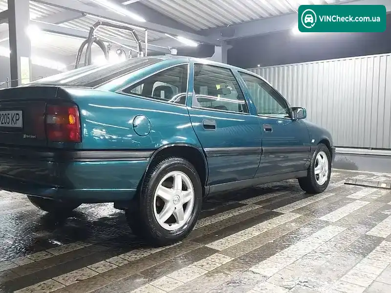 Opel Vectra 1994, фото з оголошення 2 з 17, VIN W0L000033J2528345