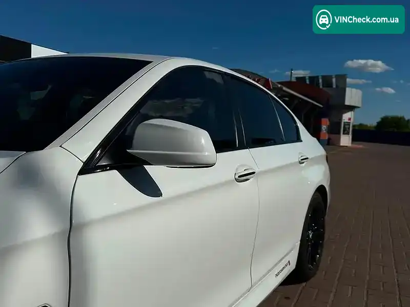 BMW M5 2012, фото з оголошення 1 з 10, VIN WBAFU7C52CDU65047