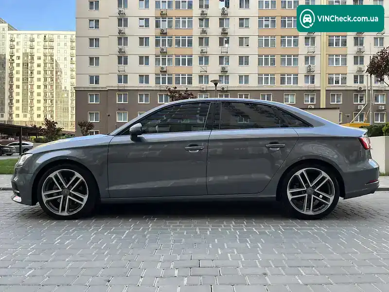 Audi A3 2019, фото з оголошення 2 з 18, VIN WAUAUGFF4KA106359