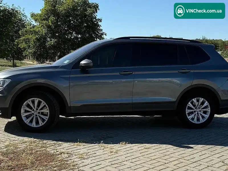 Volkswagen Tiguan 2018, фото з оголошення 2 з 20, VIN 3VV0B7AX1JM143571