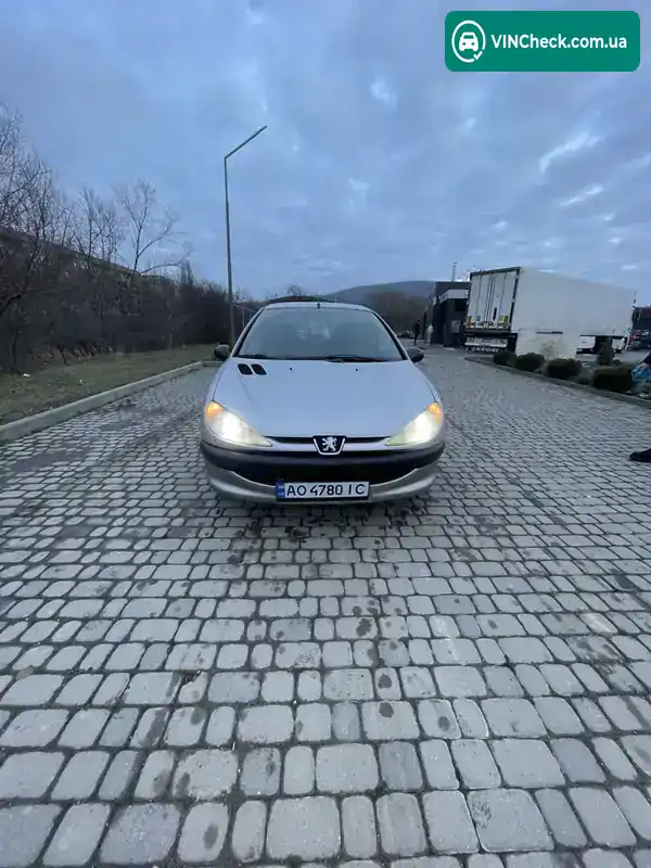 Peugeot 206 2002, фото з оголошення 1 з 10, VIN VF32AHFXF42447255