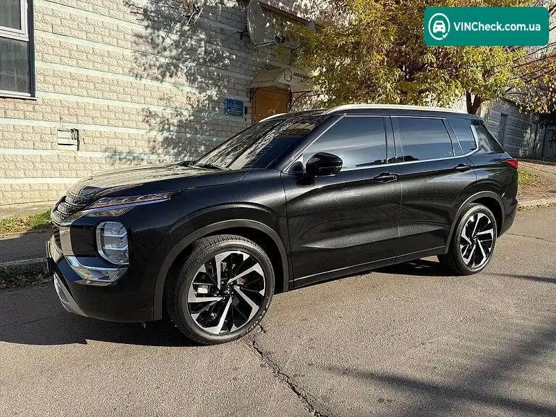 Mitsubishi Outlander 2024, фото з оголошення 1 з 20, VIN JMBXTGM4WRZ000560