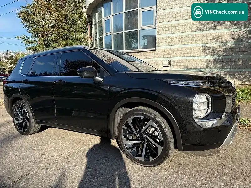Mitsubishi Outlander 2024, фото з оголошення 2 з 20, VIN JMBXTGM4WRZ000560