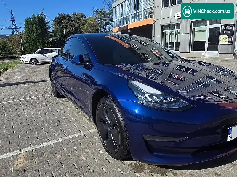 Tesla Model 3 2018, фото з оголошення 2 з 11, VIN 5YJ3E1EA5JF155782