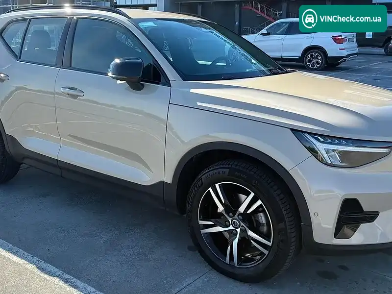 Volvo XC40 2025, фото з оголошення 1 з 16, VIN YV1XZK7V5S2576766