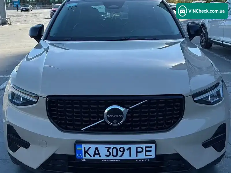 Volvo XC40 2025, фото з оголошення 2 з 16, VIN YV1XZK7V5S2576766