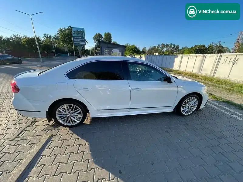 Volkswagen Passat 2016, фото з оголошення 2 з 15, VIN 1VWDT7A38GC029603