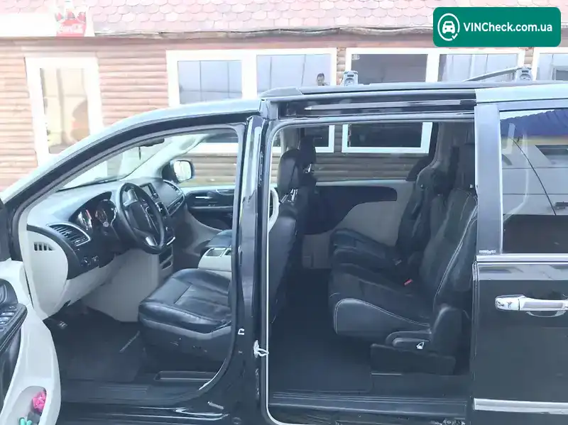 Chrysler Town & Country 2013, фото з оголошення 2 з 20, VIN 2C4RC1BG7ER159027