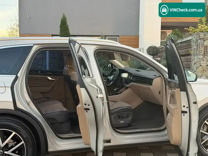 Volkswagen Touareg 2021, фото з оголошення 2 з 20, VIN WVGZZZCRZMD019636