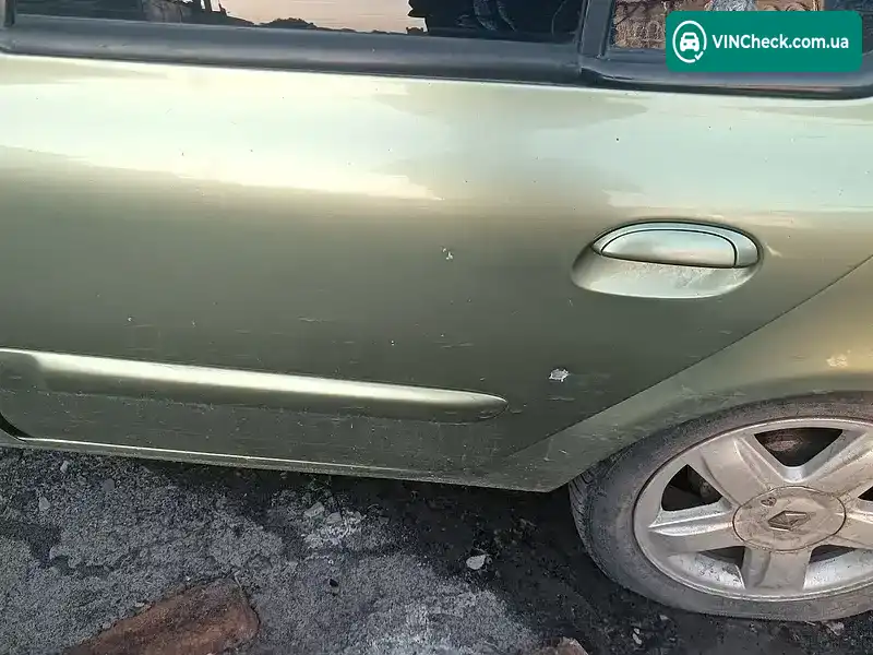 Renault Clio 2002, фото з оголошення 2 з 20, VIN VF1BB130A26121321