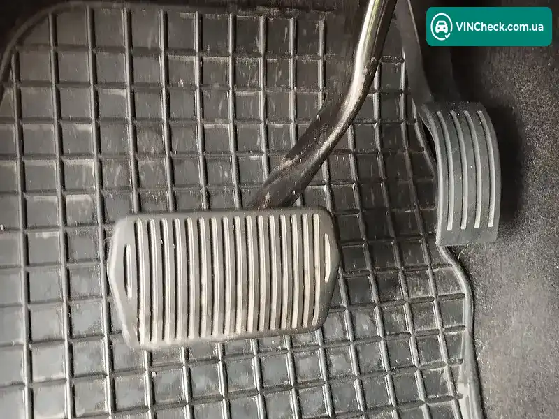 Ford Escape 2018, фото з оголошення 2 з 20, VIN 1FMCU0F79JUB54847