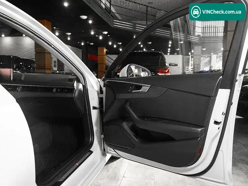 Audi A4 2017, фото з оголошення 1 з 20, VIN WAUKMAF40JA047924