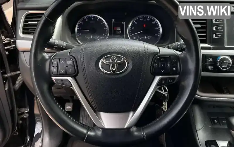 Toyota Highlander 2018, фото з оголошення 2 з 21, VIN 5TDBZRFH3JS888256