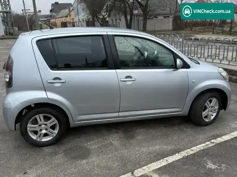 Daihatsu Sirion 2005, фото з оголошення 2 з 20, VIN JDAM301S001026315