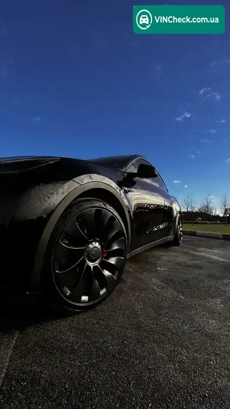Tesla Model Y 2023, фото з оголошення 1 з 17, VIN 7SAYGDEFXPF667210