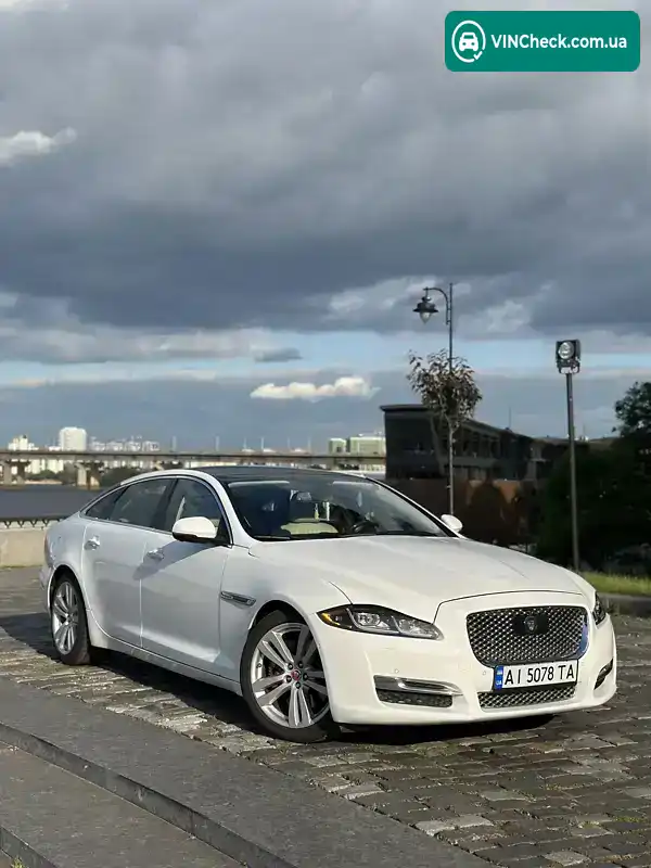 Jaguar XJ 2017, фото з оголошення 2 з 21, VIN SAJWJ2GD4H8W12163