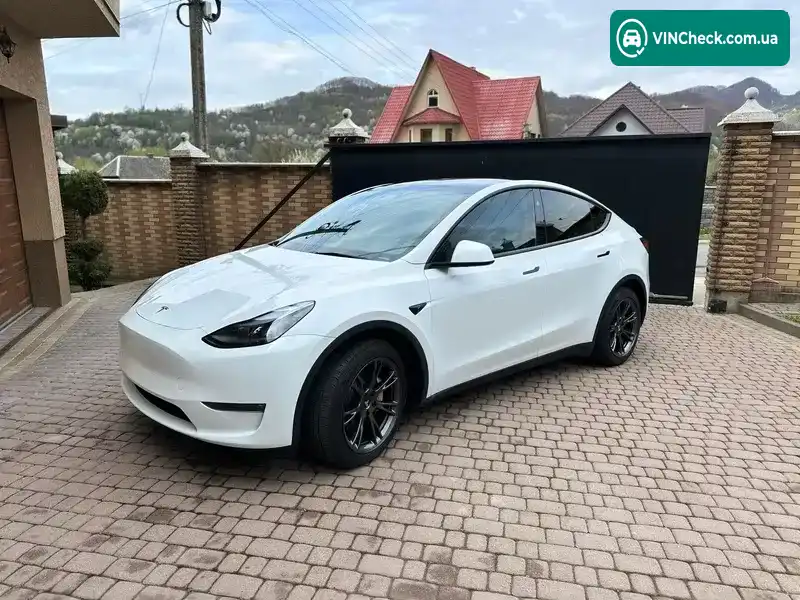 Tesla Model Y 2024, фото з оголошення 2 з 21, VIN 7SAYGDEE0RF178289