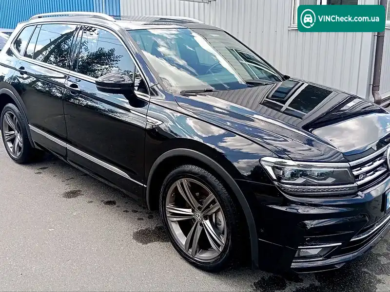 Volkswagen Tiguan 2018, фото з оголошення 1 з 20, VIN 3VV4B7AX8JM139969