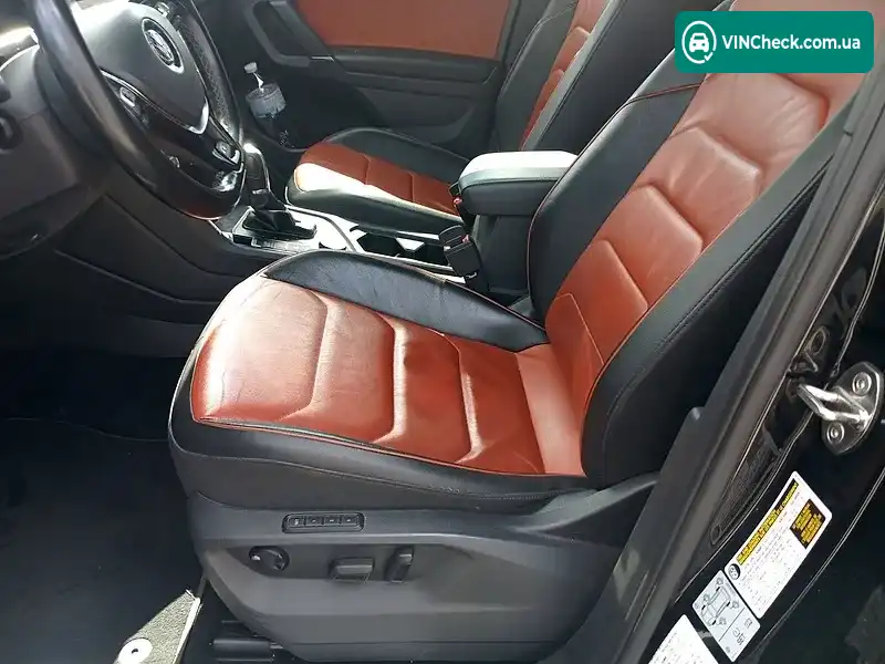 Volkswagen Tiguan 2018, фото з оголошення 2 з 20, VIN 3VV4B7AX8JM139969