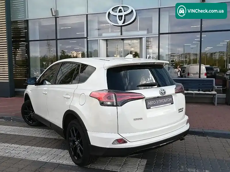 Toyota RAV4 2018, фото з оголошення 2 з 11, VIN JTMRJREV90D199670