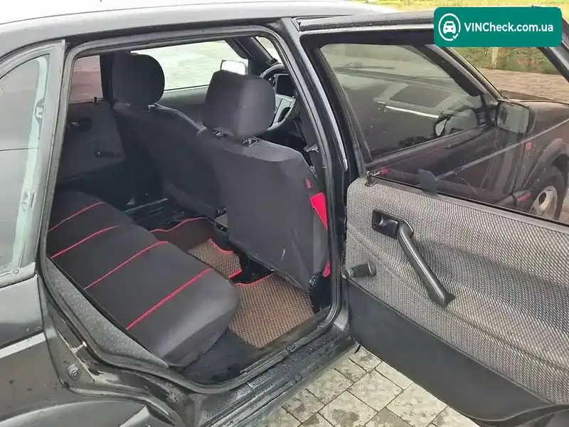 Volkswagen Passat 1988, фото з оголошення 2 з 20, VIN WVWZZZ31ZJE008705