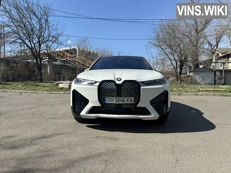 BMW iX 2022, фото з оголошення 2 з 21, VIN WB523CF07PCM54839