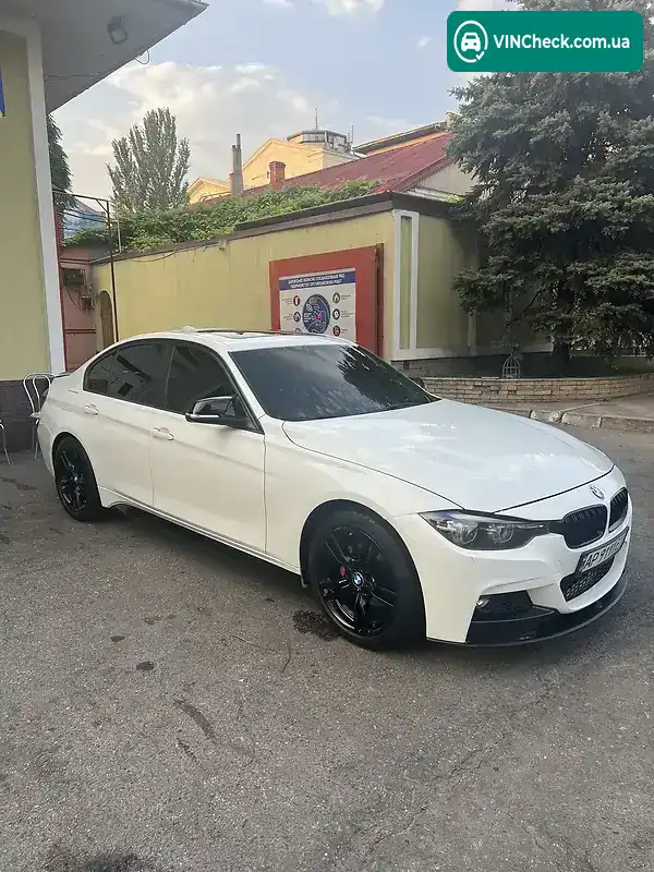 BMW 3 Series 2018, фото з оголошення 2 з 11, VIN WBA8E1G51JNU93426