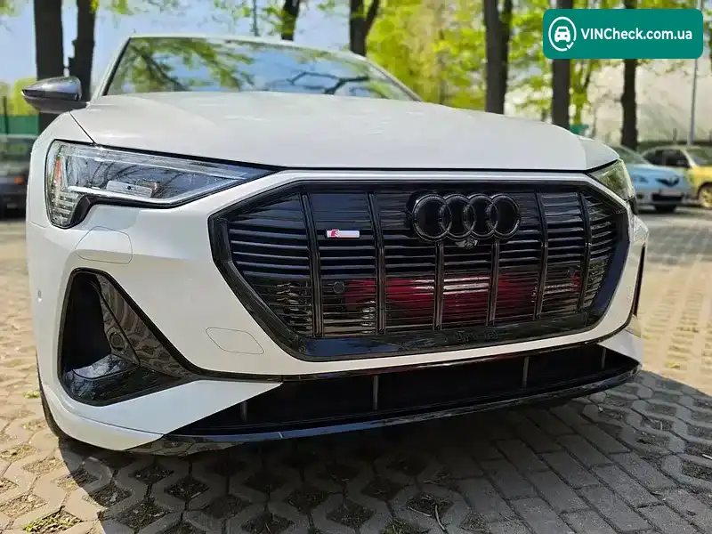 Audi e-tron 2022, фото з оголошення 2 з 20, VIN WA1VABGE9NB040096