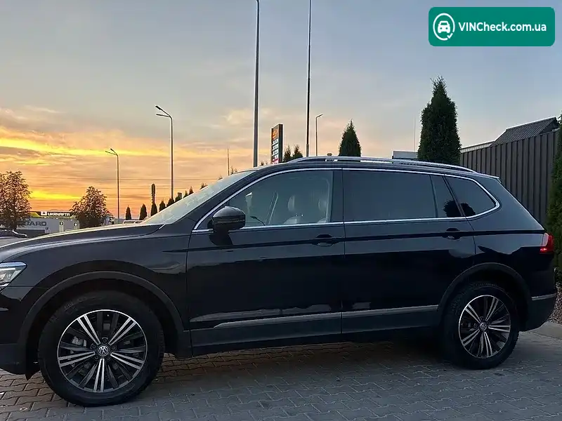 Volkswagen Tiguan 2017, фото з оголошення 1 з 20, VIN 3VV4B7AXXJM037704