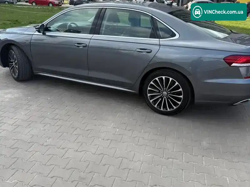 Volkswagen Passat 2021, фото з оголошення 2 з 11, VIN 1VWBA7A33NC009785