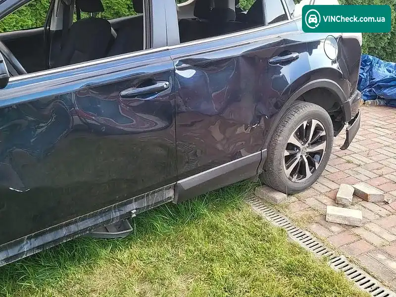 Toyota RAV4 2017, фото з оголошення 2 з 10, VIN JTMZFREV5HJ712024