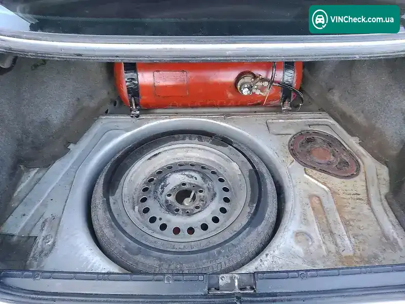 BMW 5 Series 1991, фото з оголошення 1 з 11, VIN WBAHB51050BD56120