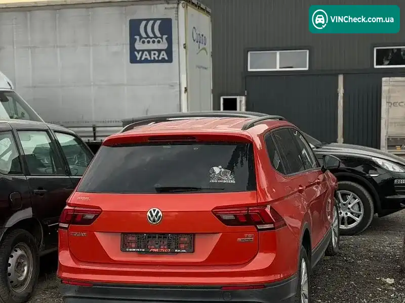 Volkswagen Tiguan 2018, фото з оголошення 2 з 9, VIN 3VV0B7AX5JM112243